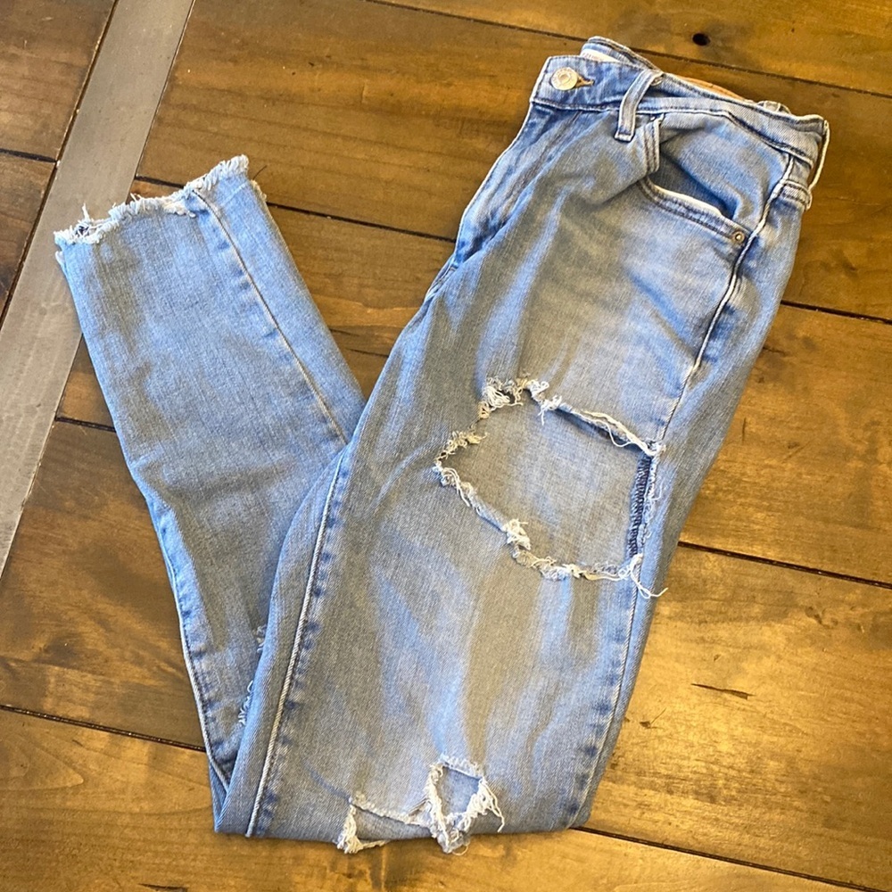 Levi’s 721 high rise skinny distressed light wash skinny Jean size 29